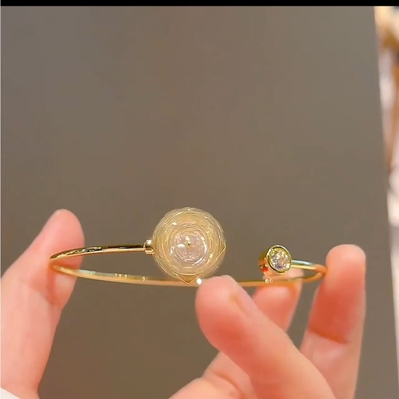 Quincy - Rotate 18K Gold Plated, cubic Zirconia Bracelet. NWT - Picture 5 of 5